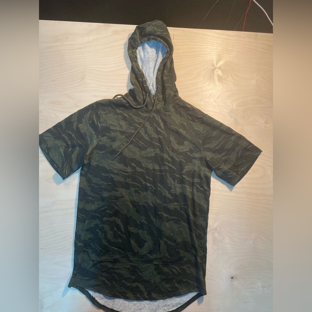 No Boundaries Short Sleeve Hooded Tee Small (34-36) (GP)